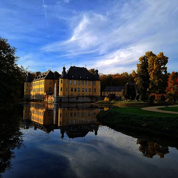 Ansicht Schloss Dyck und Weiher